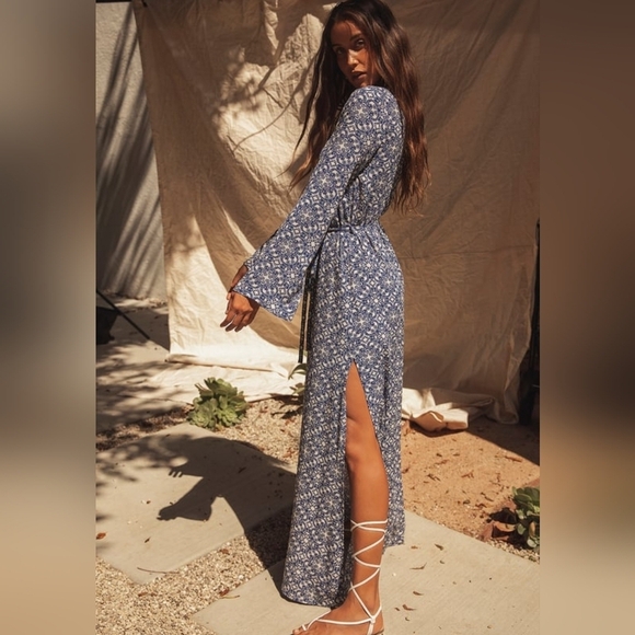 Lulu's Navy Floral Long Sleeve Maxi Dress Gentle Used Sz XS - Picture 2 of 9